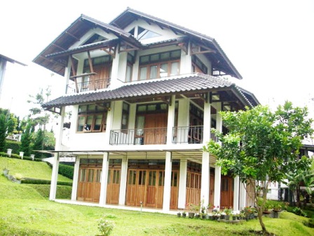 Sewa Villa Lembang, Villa Lembang, Istana Bunga Lembang, Villa Bandung, Harga Villa Untuk acara Gathering, Sewa Villa Untuk Rombongan, Villa Lembang Acara Reatret, Villa Rombongan