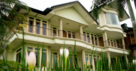 Sewa Villa Lembang, Villa Lembang, Istana Bunga Lembang, Villa Bandung, Harga Villa Untuk acara Gathering, Sewa Villa Untuk Rombongan, Villa Lembang Acara Reatret, Villa Rombongan, Harga Penginapan Villa di Lembang, Info Terbaru Harga Villa di Istana Bunga Bandung, VIB Lembang, VIB, Villa Subang, Sewa Penginapan untuk Acara Gathering di Lembang Bandung, Villa Istana Bunga Fasilitas Kolam Renang, Villa Kolam Renang, Villa ada Kolam Renang di Lembang, Sewa Villa 7 Kamar Lembang, Sewa Villa 8 Kamar Lembang, Sewa Villa 9 Kamar Lembang, Sewa Villa 10 Kamar Lembang, Sewa Villa 11 Kamar Lembang, Sewa Villa 12 Kamar Lembang, Sewa Villa 13 Kamar Lembang, Sewa Villa 14 Kamar Lembang, Sewa Villa 15 Kamar Lembang,