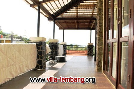 villa istana bunga, villa di lembang