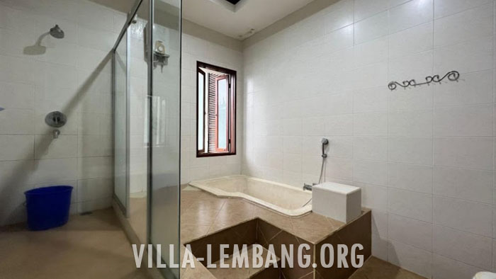 Villa Lembang Bandung untuk Rombongan Besar 30 Orang villa istana bunga
